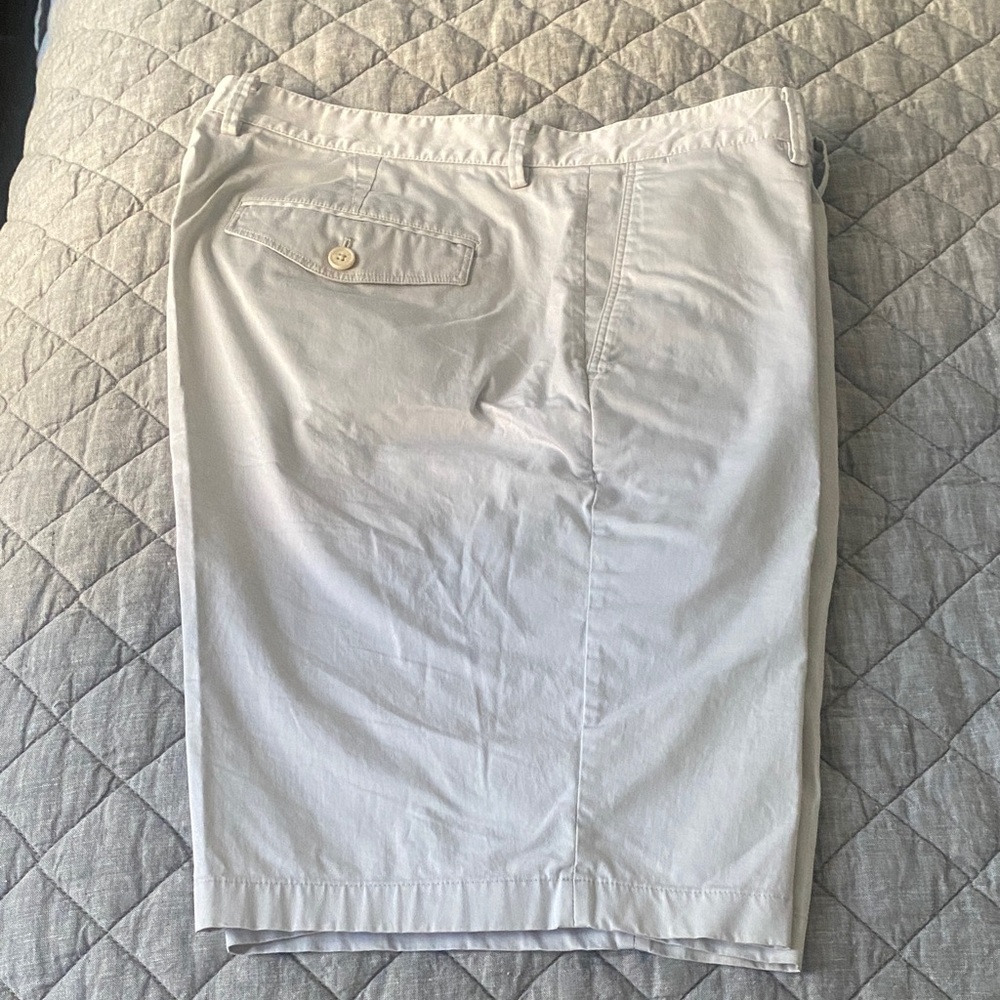 Vince Men's Light Gray Flat Front Shorts